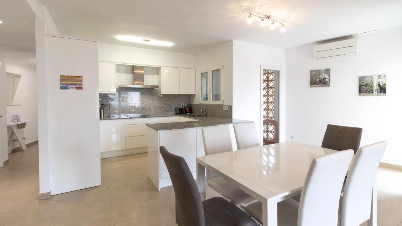 Modern 2 Bedroom Apartment 100 M From The Beach خافييا المظهر الخارجي الصورة