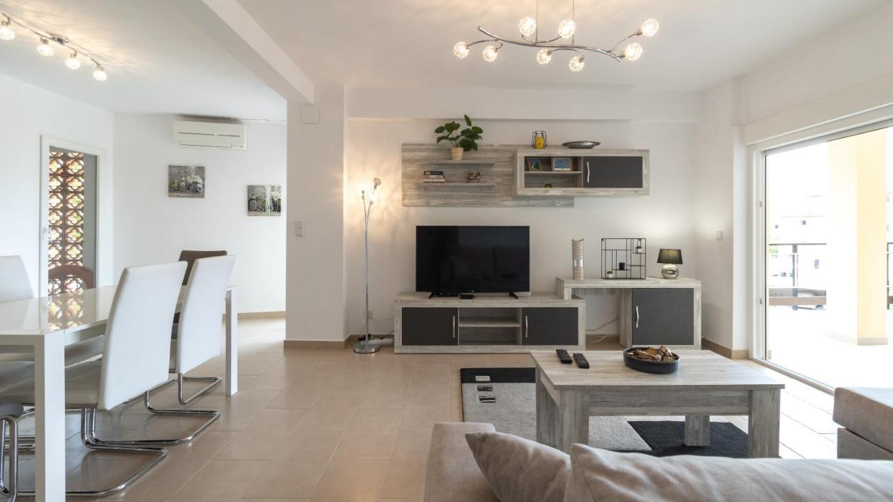 Modern 2 Bedroom Apartment 100 M From The Beach خافييا المظهر الخارجي الصورة
